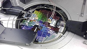 IBM инвестирует три миллиарда в компьютерные архитектуры нового поколения фото