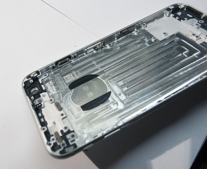 iPhone 6: разбираем в Москве, оцениваем ремонтопригодность и сравниваем с iPhone 5s