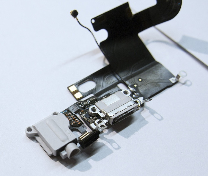 iPhone 6: разбираем в Москве, оцениваем ремонтопригодность и сравниваем с iPhone 5s