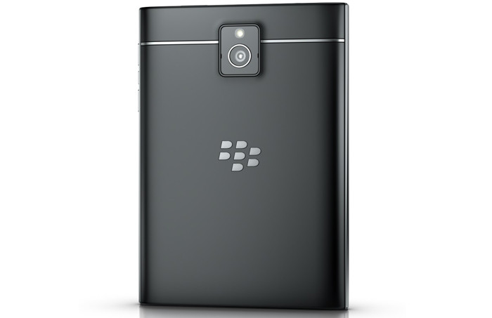 Представлен квадратный смартфон BlackBerry Passport 