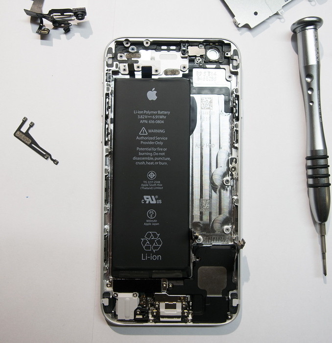 iPhone 6: разбираем в Москве, оцениваем ремонтопригодность и сравниваем с iPhone 5s