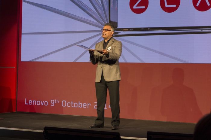 Lenovo провела в Лондоне мастер-класс по йоге: пять планшетов, один ультрабук и Эштон Кутчер