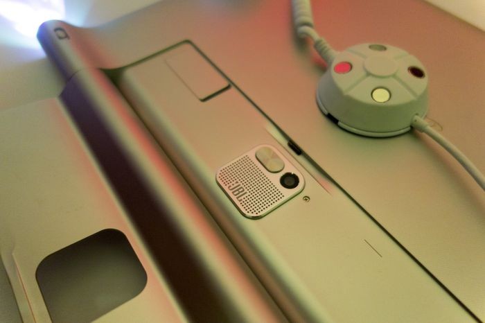 Lenovo провела в Лондоне мастер-класс по йоге: пять планшетов, один ультрабук и Эштон Кутчер