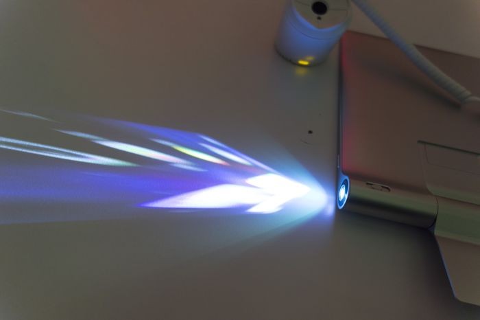 Lenovo провела в Лондоне мастер-класс по йоге: пять планшетов, один ультрабук и Эштон Кутчер