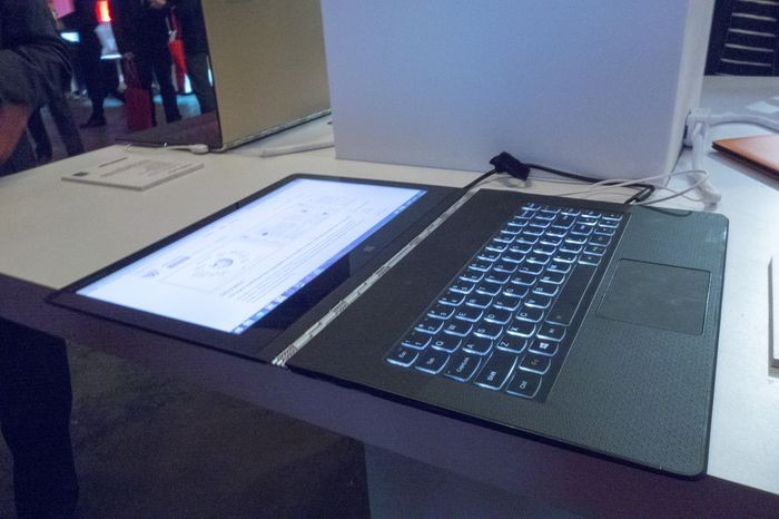 Lenovo провела в Лондоне мастер-класс по йоге: пять планшетов, один ультрабук и Эштон Кутчер