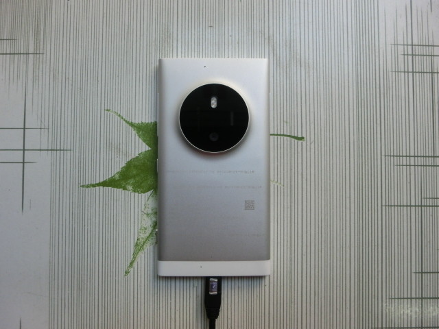 Опубликованы снимки «наследника» фотосмартфона Nokia Lumia 1020