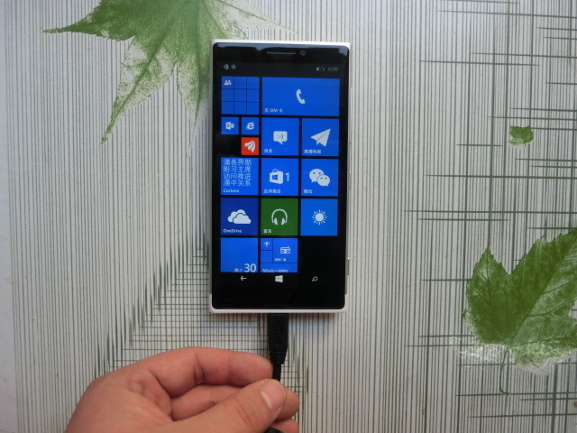 Опубликованы снимки «наследника» фотосмартфона Nokia Lumia 1020