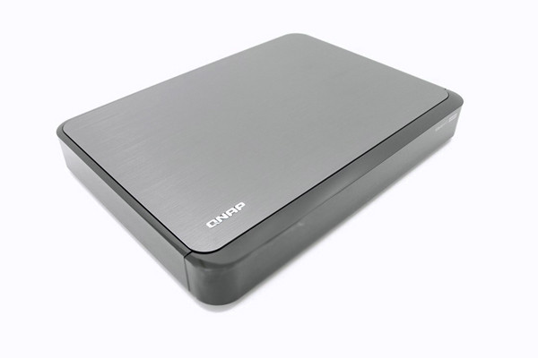 Стильный универсал: обзор сетевого накопителя QNAP HS-251