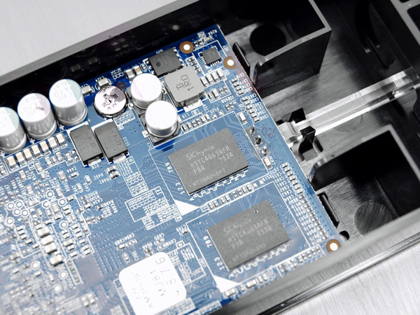 Стильный универсал: обзор сетевого накопителя QNAP HS-251