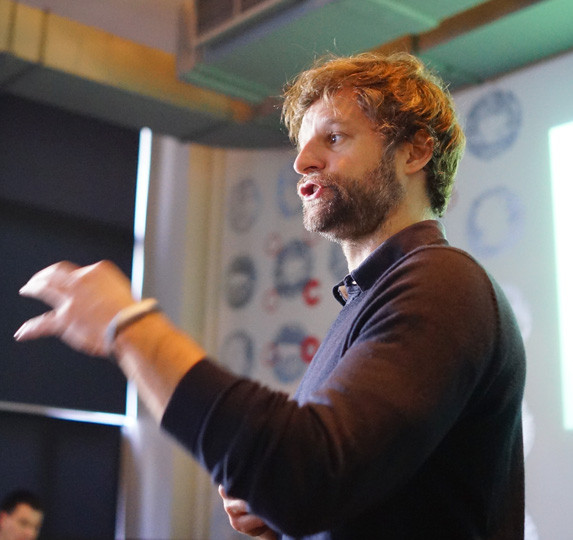 Jawbone представила два новых «умных» браслета