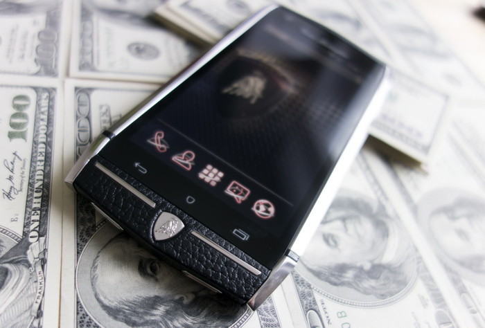 Обзор смартфона Tonino Lamborghini 88 Tauri: 6 000 долларов за приобщение к легенде