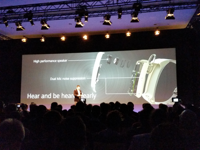 MWC 2015. Huawei TalkBand B2: очередной гибрид фитнес-браслета и Bluetooth-гарнитуры