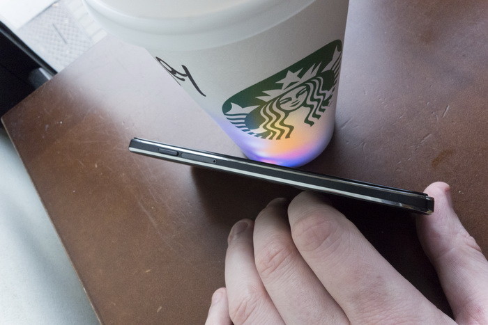 MWC 2015. Alcatel One Touch Idol 3: первые в мире «симметричные» смартфоны картинка MWC 2015. Alcatel One Touch Idol 3: первые в мире «симметричные» смартфоны