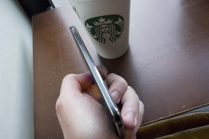 MWC 2015. Alcatel One Touch Idol 3: первые в мире «симметричные» смартфоны картинка MWC 2015. Alcatel One Touch Idol 3: первые в мире «симметричные» смартфоны