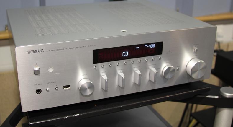 Обзор музыкальной системы Yamaha R-N500: Настоящий талант – на все руки мастер
