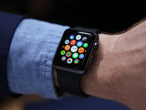 Часы Apple Watch неофициально появились в России