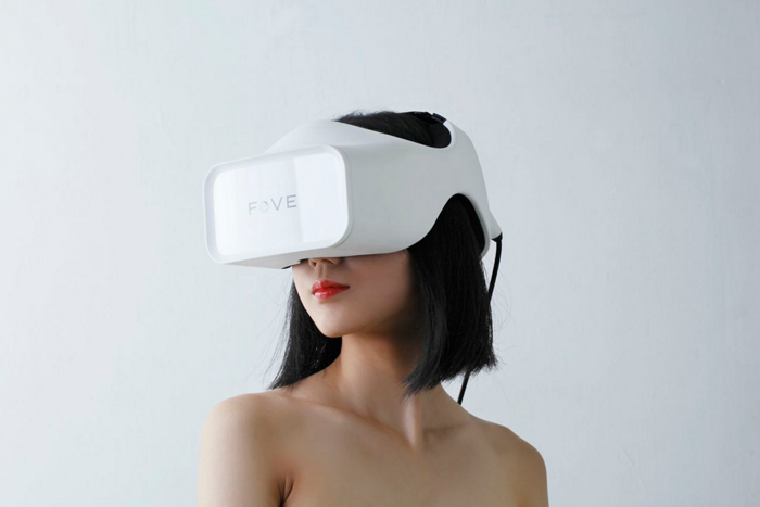 В шлеме Fove вы управляете виртуальной реальностью с помощью взгляда