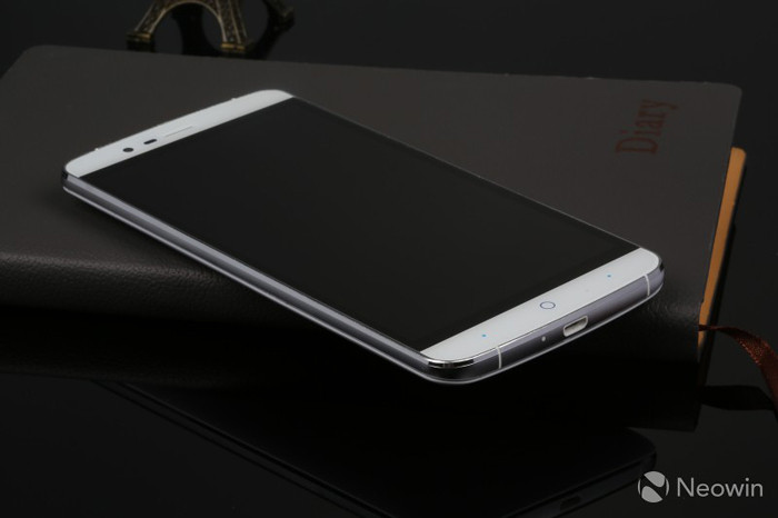 Elephone P8000: смартфон с батареей на 4 200 мАч и 3 Гб оперативной памяти за $210