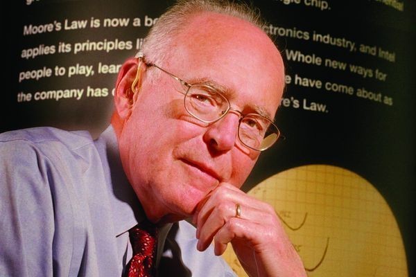 Новые материалы продлят действие закона Мура