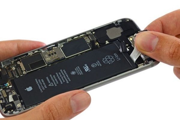 iPhone 6 работает на водородной батарее неделю без подзаправки
