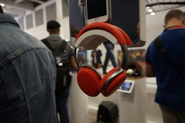 IFA 2015. Представлены флагманские беспроводные наушники Parrot Zik 3