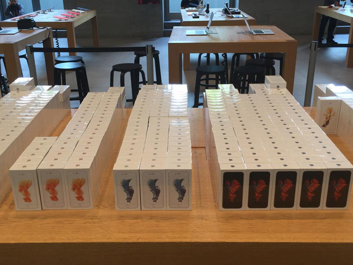 Начались продажи iPhone 6s и iPhone 6s Plus
