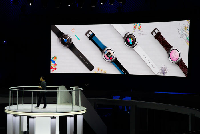 IFA 2015: Gear S2 - новые умные часы Samsung, которые ничего не изменят