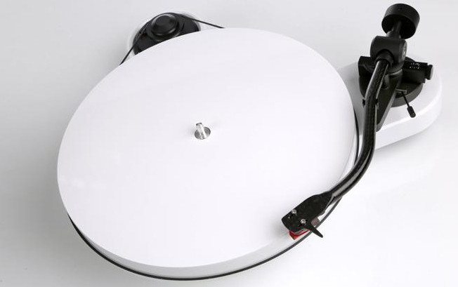 Обзор проигрывателя виниловых дисков Pro-Ject RPM1 Carbon: Carbon недостает главного