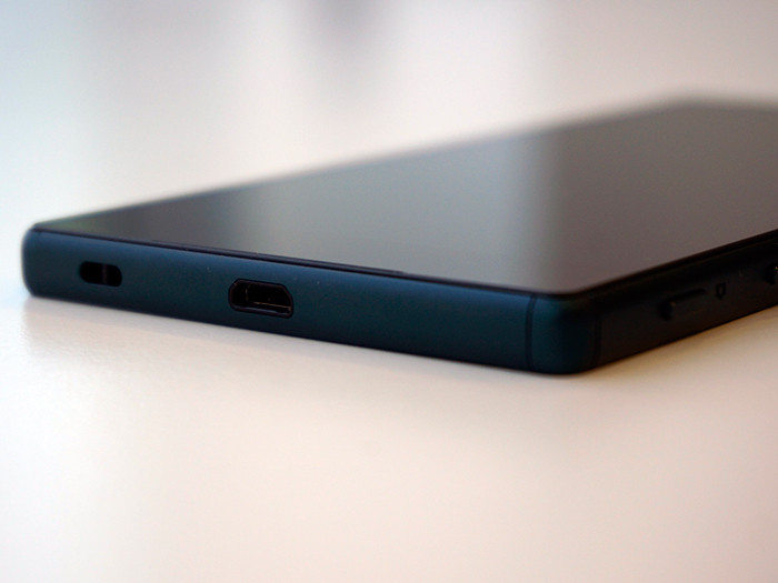 Обзор смартфона Sony Xperia Z5: Почти хорошо, почти молодцы