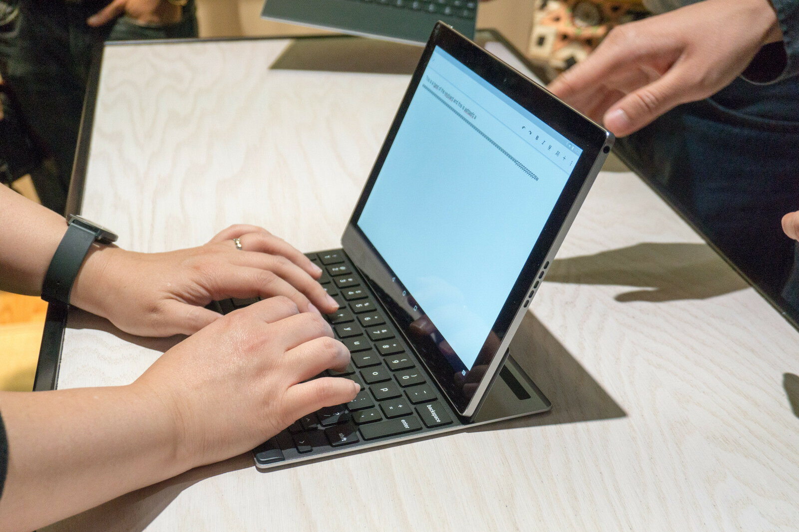 Первый взгляд на Pixel C: Ответ Google на Surface и iPad Pro?