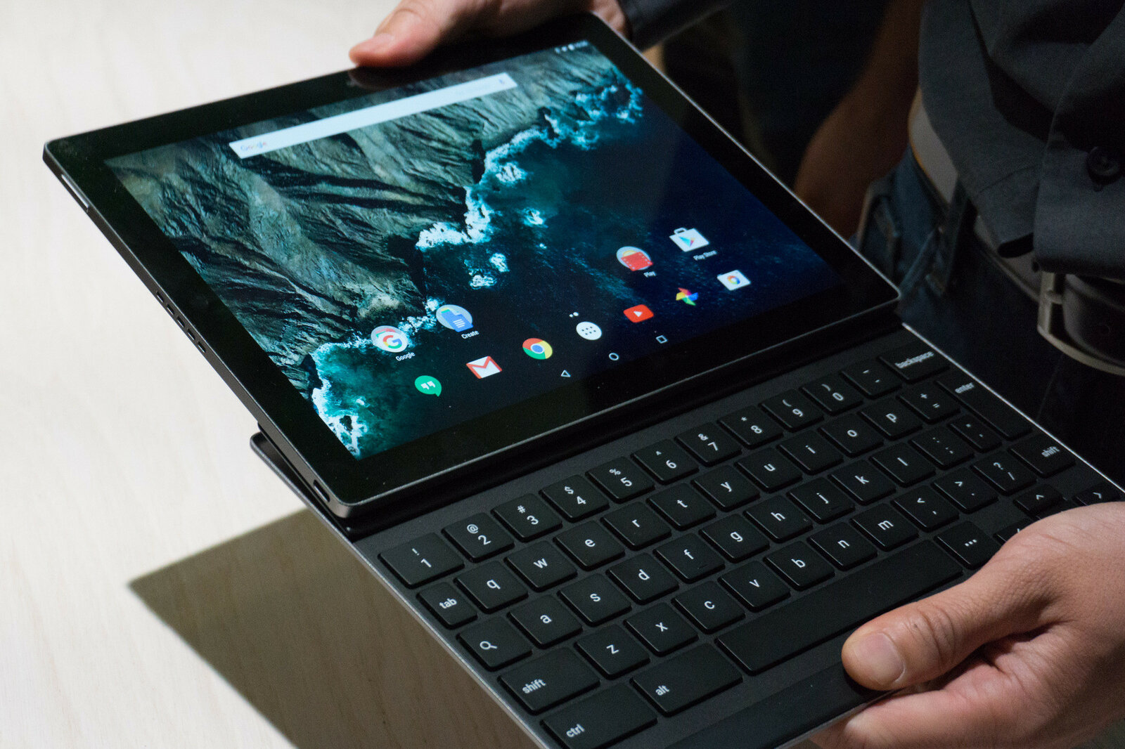 Первый взгляд на Pixel C: Ответ Google на Surface и iPad Pro?