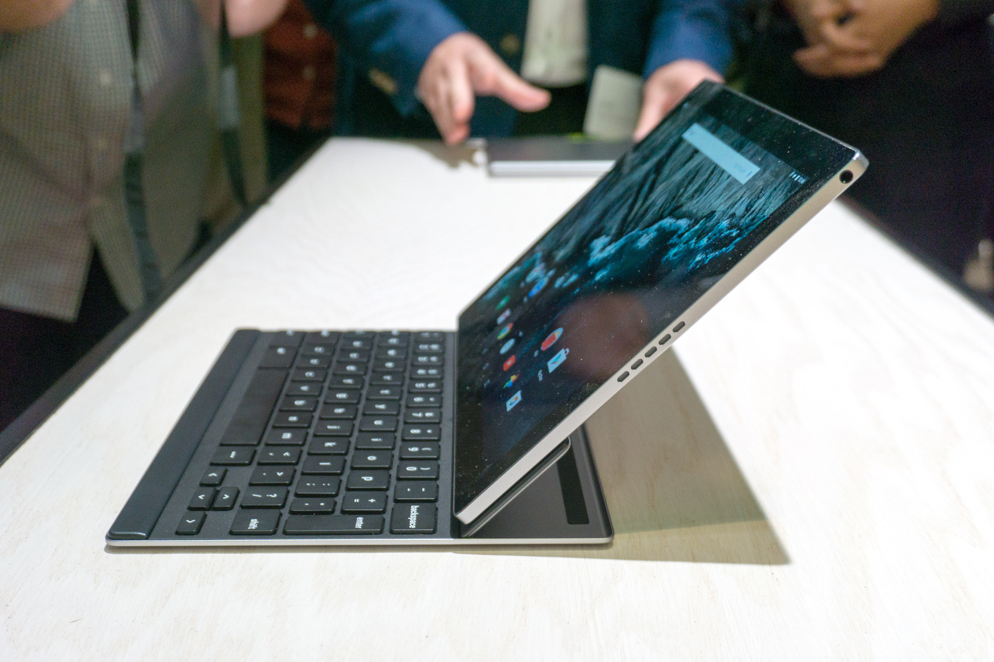 Первый взгляд на Pixel C: Ответ Google на Surface и iPad Pro?