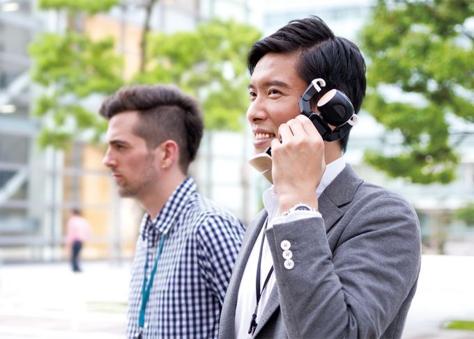 Sharp разработала смартфон в виде робота