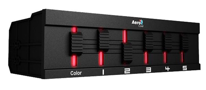 AeroCool представила контроллер вентиляторов с подсветкой