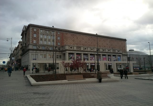 Обзор HTC One E9+: флагманский экран и «железо» среднего класса