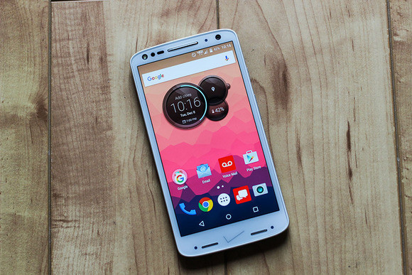 Droid Turbo 2: мощный смартфон, испорченный лишними приложениями