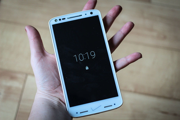 Droid Turbo 2: мощный смартфон, испорченный лишними приложениями