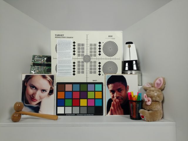 Droid Turbo 2: мощный смартфон, испорченный лишними приложениями