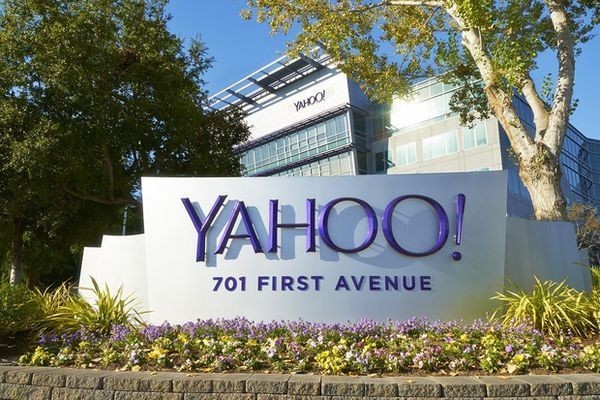 Потенциальных покупателей Yahoo заинтересовали клиентские данные