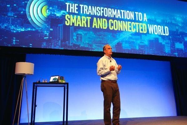 Intel пытается уменьшить зависимость от ПК