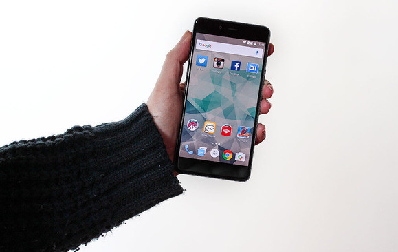 Обзор OnePlus X: недорогой телефон, который совсем не выглядит дешевым