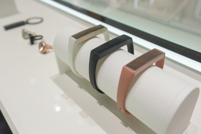 Фитнес-браслеты Samsung Charm будут стоить от 30 до 40 евро 