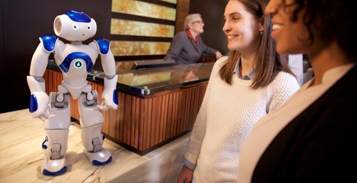 Hilton Worldwide и IBM тестируют робота Connie