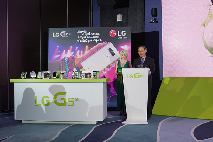 «Маэстро, урежьте марш!»: LG представила на российском рынке почти флагман LG G5 SE и набор аксессуаров