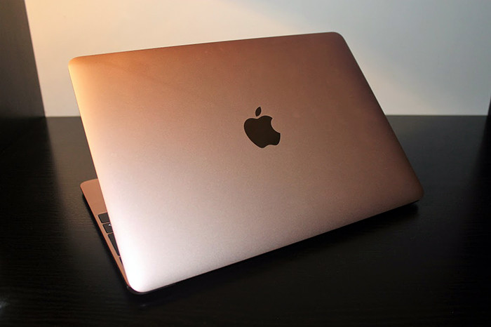 Первый в Рунете обзор обновленного MacBook: пять фактов о розовом ноутбуке от Apple