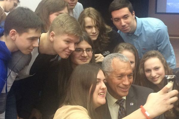 Глава НАСА пришел в московскую школу