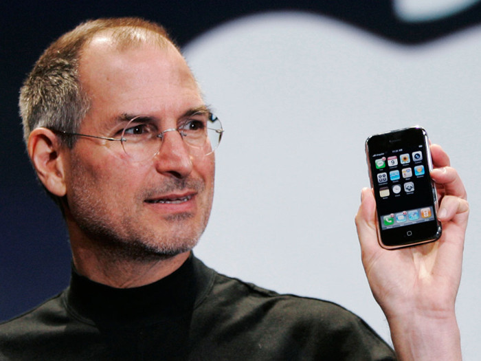 В июле Apple продаст миллиардный iPhone