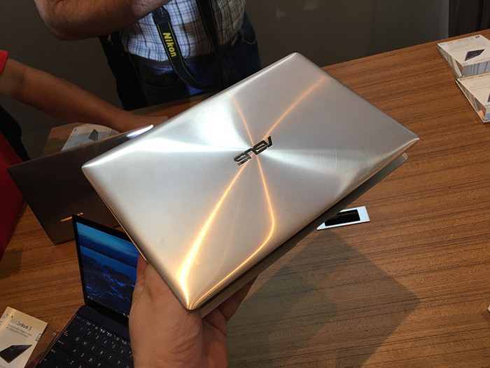 Computex 2016. 12,5-дюймовый ультрабук ASUS ZenBook 3 UX390 толщиной в 11,9 мм