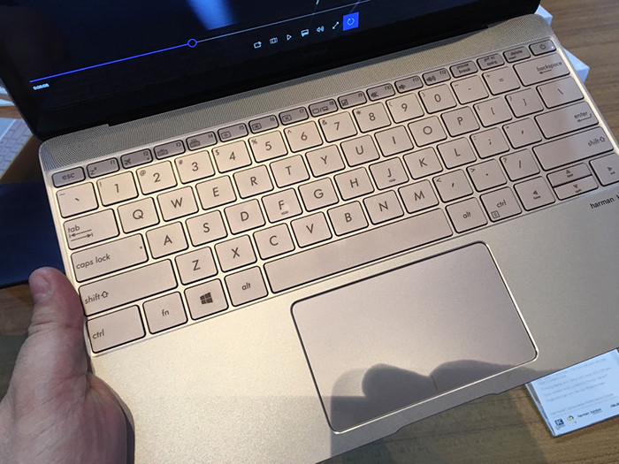 Computex 2016. 12,5-дюймовый ультрабук ASUS ZenBook 3 UX390 толщиной в 11,9 мм