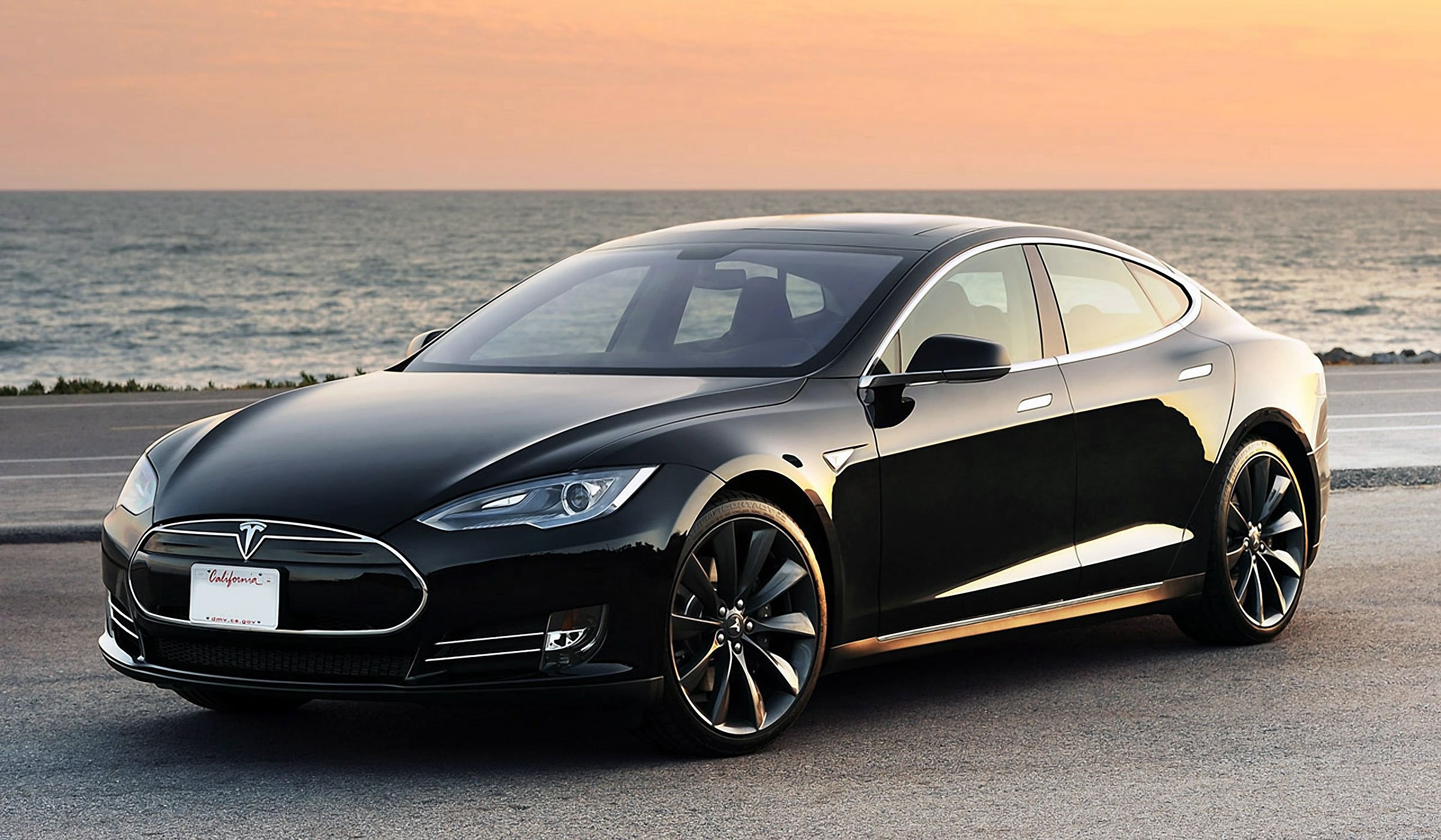 Tesla на автопилоте впервые попала в ДТП со смертельным исходом